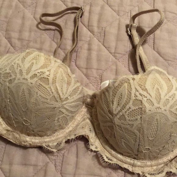 Cute Bundle of Victoria Secret bras - Picture 3 of 7